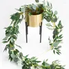 Decoratieve bloemen 2 m kunstmatige planten eucalyptus slinger wilg bladeren nep home decor wijnstokken rattan balkon tuin bruiloft