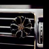 Decorazioni interne Ornamento per auto Margherita Fiore Clip di profumo Deodorante per automobili Prese d'aria Diffusore profumato Decorazione automatica Accessori Regalo 0209