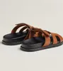 Summer Luxury Men Men Chypre Sandals Shoes Calfskin Leather Slip على شاطئ النعال الراحة شريحة شقق MAN MAN SLING TELLAME