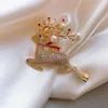 Brooches Plum Blossom DeerCreative Pearl Full Rhinestone Deer Brooch Fashion Simple Pin Cute Elk Sweater Button Clothes Accessories