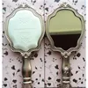 2022 Nyaste ankomst Laduree Les Merveilleuses Hand Mirror N Cosmetics Makeup Compact Vintage Plastic Holder Make Up Pocket Mirror8674874