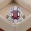 Bröllopsringar Personlighet Ruby Princess Cut Red Color Oval Cubic Zircon Ring Romantic Finger for Women Jewely Bague Accessories