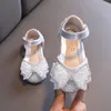 Tênis de verão garotas planas sandals lantejas de moda lanche sapatos de bebê sapatos infantis festa de casamento sandálias e618 230208