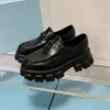 Tasarımcı Prad Kadınlar Sıradan Monolit Üçgen Siyah Deri Artış Platform Spor ayakkabıları bulutbust Klasik Patent Mat Loafers Eğitmenleri Yüksek Kaliteli Ayakkabılar