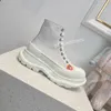 2023 Senaste skor Sneakers Fashion Catwalk Small White Shoe Par Models Re-Launch Elegant and Generous Cowhide Mixed Sheepskin Size35-44 XY220405