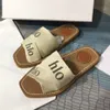 Kvinnor Tofflor Designerskor Woody Flat Mules Sandaler Slides Segel Canvas Vit Svart Kvinnor Outdoor Beach Skor Tofflor