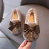 Spor ayakkabı bebek kız ayakkabısı kış sıcak kürk çocukları flats pamuklu yumuşak tatlı anti -kaygan bowtie toddlers ile pamuklu loafers