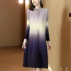 Vestidos casuales Madre de mediana edad Moda Vestido plisado Color degradado Impresión de gran tamaño Cortavientos para mujer Camisa de rebeca elegante