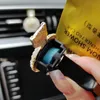 Dekorationer Freshener Air Outlet Alloy Diamond Flash Aromatherapy Diffuser Auto Parfym Clip Car Interior Accesso 0209