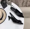 Märke berömda design kvinnor sandaler slingback skor svart patent läder tunn klack blad fyrkantiga tå slingbacks sandal nero sandalies strass spuckle topp lyx