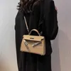 デザイナーハンドバッグストア60％オフ高度な感覚小さな女性の新しいワニのキャリー用途のファッションショルダーメッセンジャーバッグ