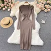 Casual jurken breien met lange mouwen uit holte uit sexy dames maxi jurk elegant chic bodycon mode geribbelde massief zwart gewaad pullover vestidos y2302