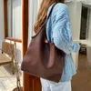 Kadınlar eğimli omuz çantaları moda gündelik kadın çantası küçük el çantası tohumları yüksek kapasiteli pu deri büyük hacim toptan kız cep telefonu çantası siyah t8157