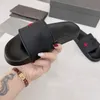 Designer de chinelos de sandália de deslizamento Homens homens Mulheres moldadas Moda de borracha Paris Sandálias novas de banheiro planos sem deslizamento