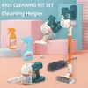 その他のおもちゃの子供シミュレーション電気掃除機玩具人形アクセサリーブルームダストパンコンビネーションセットプレイハウスパズルクリーニングツールギフト230209
