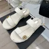 Classic Lambskin Womens Sandals Platform Wedge Heels 3cm75cm Tontos redondos Slingbacks Beba de hebilla Hardware Matelasse Quil2862212