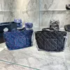 Luxuriöse Designer-Tragetaschen aus Denim mit Griff oben, silberfarbene Metallbeschläge, gesteppte Handtaschen mit Matelasse-Kette, Drehverschluss-Geldbörse mit Tasche auf der Rückseite, Vintage-Handtaschen, 31 x 25 cm