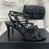 Classique Femmes Sandales En Cuir D'agneau Talons Aiguilles Hauteur 2cm / 7cm Chaussures Habillées D'affaires Escarpins Et Slingbacks Pantoufles En Métal Doré Avec Sac À Poussière Pour La Fête De Mariage