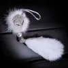 Dekorationer Ny pendel Bling Diamond Crystal Fox Fur Ornaments bakspegel som hänger för flickor Rhinestone Car Interior Decoration 0209