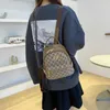 デザイナーハンドバッグストア60％オフ女性の新しい韓国のファッションスクールバッグ多用途カジュアルシンプルな印刷バックパック小さなショルダーバッグ