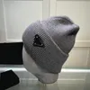 Gorro de designer de casquete Fashin Gorros masculinos de luxo gorros esportivos de malha de algodão gorros de caveira ajustados clássico triângulo gorros de lã estampados com letras casuais ao ar livre