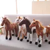 Animaux en peluche en peluche réaliste Cheval 4 Styles Enfants Cadeau d'anniversaire Horseplay Décor Jouet de haute qualité
