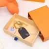 Keychain en cuir de luxe Designer Gold Metal Ring Cl￩ Boucle Classic Letter LETTER PENSAN