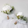 Flores decorativas Rosas de seda brancas Corsage de pulso Boutonnieres de dama de dama de noiva Acessórios artificiais