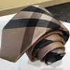 2023 MANNEN NECTIE 100% SILK HENS Designer nek stropdas Suit Neckties Luxe zaken mannen zijden ties feest bruiloft nekkleding cravattino krawatte choker met doos b0