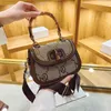 2023 bolsos de liquidación Outlets silla de montar de bambú nuevo un hombro mano diagonal moda ocio bolso de lona roja para mujer