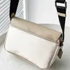 Omuz Çantaları 2023 Yeni Erkekler Pist Postacı Klasik One Crossbody Old Flower Cambridge işbirliği