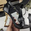 Kvinnors klänningskor designrs brev sandal höga klackar patent läder mode sandaler temperament party bröllopstoppar kvalitet med ruta 35-41
