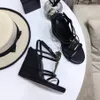 Modedesigner kvinnor skor klackar sandaler mode strand tjock botten klänning sko alfabet lady sandal läder höga häl lider av fen 019