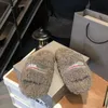 Dameswollen pantoffels Winter Verdikte slijtage Designer pantoffels Groot formaat schoenen voor koppels