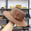 2023 Designer Straw Hat Luxury Gentleman Cap Summer Beach Fashion Men039s en dames039S Casual Bucket Hat9508297