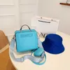 2023 Sacs Outlet Vente en ligne Sac pour femmes Nouveau sac à main Grande capacité Couleur Simple Épaule Messenger Lettre Sac Set