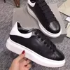 2023 Designer Casual Shoes for Women and Men Lace Up ￤kta l￤der Flat Black Red Pink Daily Lifestyle Skateboarding Shoe Sneaker Storlek 35-44 B8