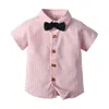 Kläderuppsättningar 2023 Baby Boys Outfit Set Summer Kids Clothes Fashion Sant Spädbarn Randig skjorta Korta overaller Pink England Style Costumes W230210