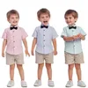 Kläderuppsättningar 2023 Baby Boys Outfit Set Summer Kids Clothes Fashion Sant Spädbarn Randig skjorta Korta overaller Pink England Style Costumes W230210