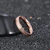 Eheringe Kolmnsta 4 mm Edelstahl für Damen Herren Ring mit römischen Ziffern Roségold gebürstet in der Mitte abgestuftes Kantenband Komfort