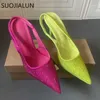 Sandalias Tacón delgado de alta marca Mujeres Suojialun Sandalia Moda Cristal Punteado Toe Slingback Zapatos Slip a las mujeres elegantes Pombas elegantes T E