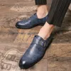 Trend￪ncia da primavera Brogues Green Brogues Sapatos Man Luxury Italian Oxford Mocos masculinos com sapatos de vestido masculino de couro Mocasines Big Size 48
