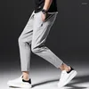 Pantaloni da uomo MRMT 2023 di marca degli uomini di estate Nove pantaloni lunghi moda casual allentato per i pantaloni sottili maschili piedi piccoli