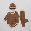 Kläder sätter 3st född baby pojke tjejkläder set långärmad bodysuit pant hatt spädbarn baby kläder bomull termiska underkläder bodysuit 230209