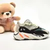 2023 子供 V2 子供靴クーラント ブラッシュ デザート ユーティリティ ブラック Chaussures ベビー幼児子供靴スニーカー Ouest Enfant Boys et Filles 注ぐ