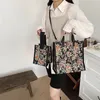 Worki wieczorowe Kobiety Kobiety kwiatowe na ramię wodoodporne torebki mini kwadratowe płótno TOTE Korean Style Kobietowy Crossbody 230210