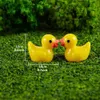 Objets décoratifs Figurines 200PCS Mini Résine Canards Décoration Jaune Minuscule Miniature Ornement pour Fée Jardin Paysage Aquarium Maison De Poupée 230209