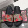 Luxe Italië klassieke stijl slippers Designer Dames slippers Strawberry Print Fashion Heren Rubber Sandaal Men Dames Slipper platte schoenen Glijgrootte 35-45
