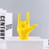 Oggetti decorativi Figurine Ermakova 19 5 cm Decorazioni per la casa Interpreter Gift I Love You Sign Language Statue Resin Crafts Figurina Decorazione in oro 230209