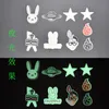 wholesale 30-50-100Pcs Fluorescenza PVC Croc Charms Accessori di design Ornamenti di coniglio adatti per scarpe Croces Fibbia regalo per feste